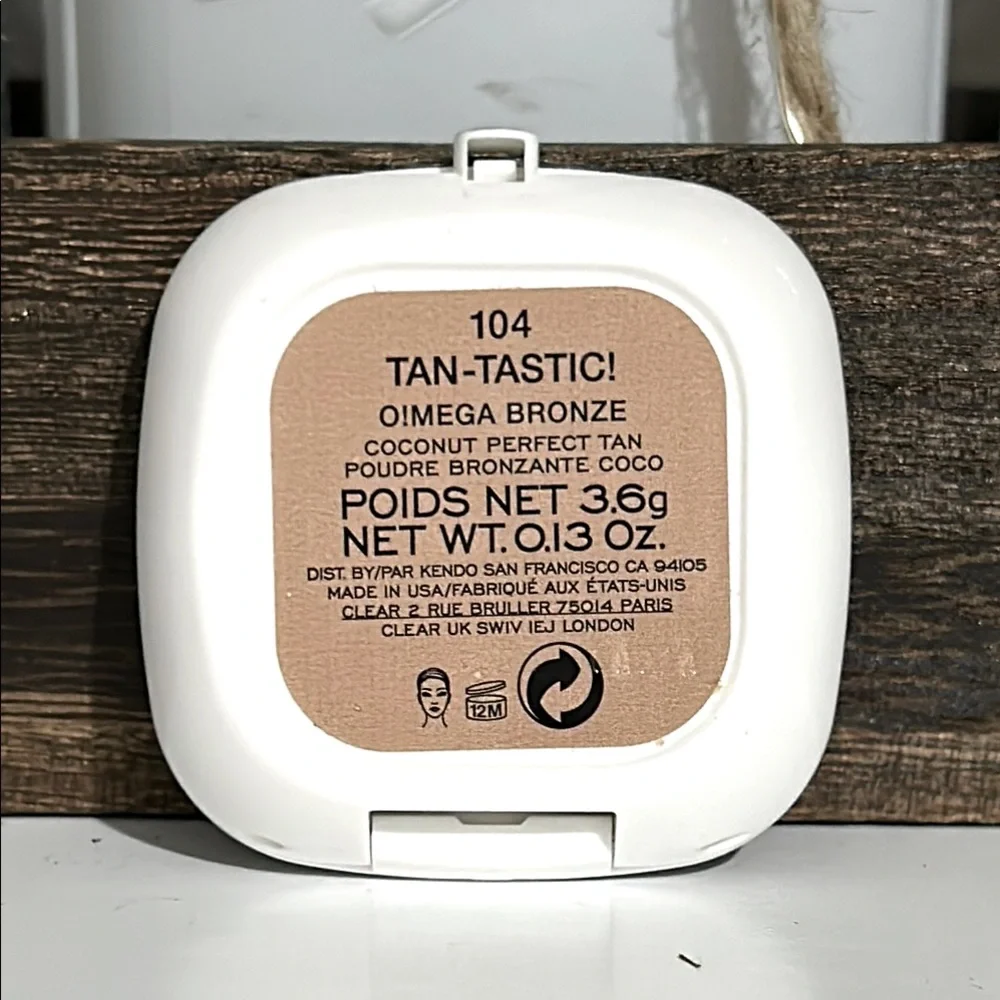 Marc Jacob’s Tan-Tastic Omega Bronze Compact - NWOB